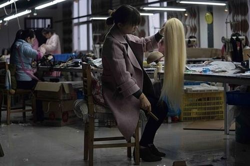 Thủ phủ tóc giả đang chết mòn