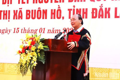 Chủ tịch nước thăm, tặng quà hộ nghèo, học sinh dân tộc nội trú tỉnh Đắk Lắk