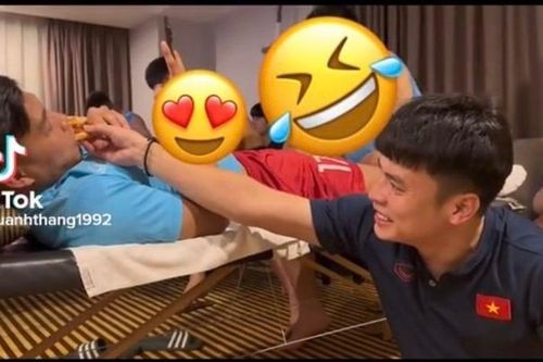 Lộ clip Văn Thanh được chăm như 'ông hoàng' tại đội tuyển Việt Nam