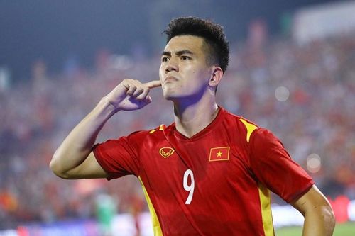 Tiến Linh san bằng thành tích ghi bàn của danh thủ Huỳnh Đức