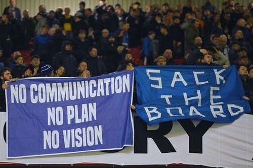 Bị đe dọa tính mạng, ban giám đốc Everton phải 'bỏ trốn'