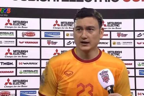 Văn Lâm không mặc áo vàng trong trận chung kết lượt về vì 'sợ xui'?