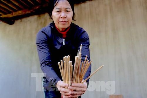 Làng đũa cau Nàng Rưng làm xuyên đêm vẫn không đủ hàng bán Tết