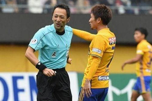 Trọng tài bắt chính trận chung kết lượt về AFF Cup 2022 'khắc tinh' với Thái Lan; Câu lạc bộ Hà Nội chia tay Đoàn Văn Hậu