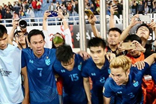 Đội trưởng Theerathon gửi thông điệp mạnh mẽ tới toàn đội Thái Lan