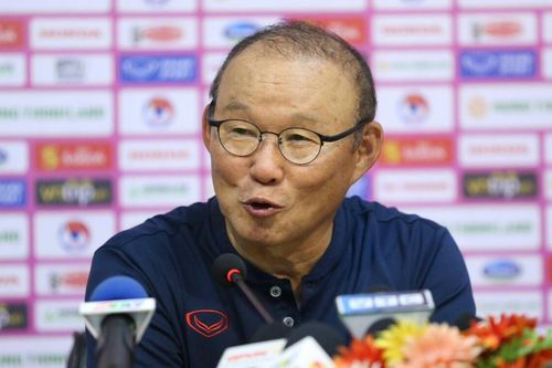 HLV Park Hang Seo và Theerathon cùng tuyên bố ngày mai phải thắng