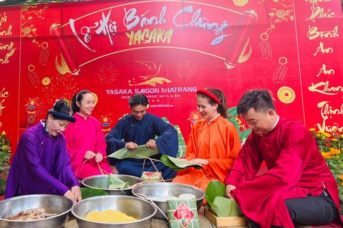 Rộn ràng Lễ hội bánh chưng Yasaka