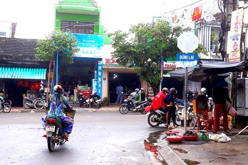Cần thay mới biển báo giao thông