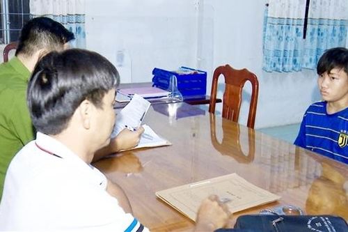 Đi làm thuê, hiếp dâm cháu gái chủ nhà