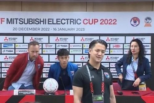 Trợ lý HLV ĐT Thái Lan nói gì khi bị cho rằng có hành động khiêu khích phóng viên?