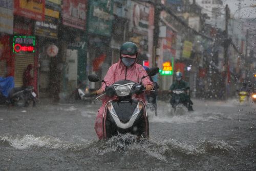 TP.HCM mưa những ngày cận Tết