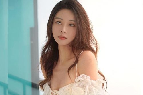 Người mẫu Lý Nguyên Linh bị lừa tình, tiền