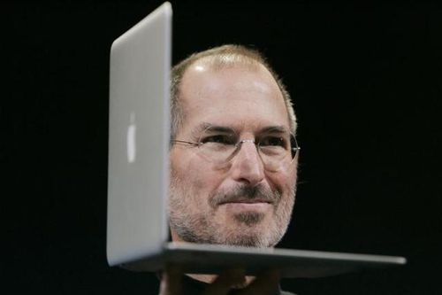 Ngày này 15 năm trước, Steve Jobs đã thay đổi tương lai của laptop