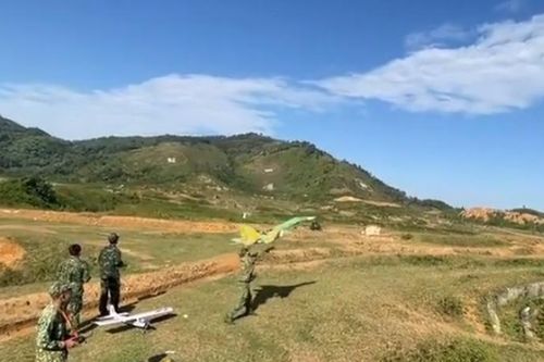 Video Quân đội Việt Nam tập luyện với máy bay mô hình
