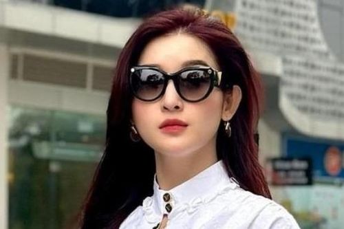 Sao Việt: Hoa hậu Đỗ Mỹ Linh than thở 'Tết đến nhanh quá', Huyền My sành điệu xuống phố