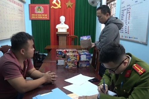 Bắt tạm giam đối tượng tàng trữ hơn 21 kg pháo nổ
