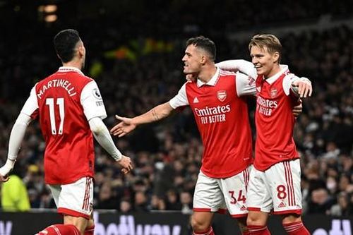 Thắng derby London, Arsenal bỏ cách Man City 8 điểm