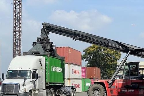 Nhộn nhịp xuất nhập khẩu những ngày giáp Tết