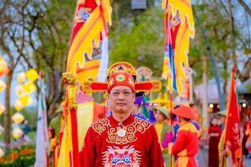Độc đáo nghi thức 'Tiến vua' có một không hai xứ Huế