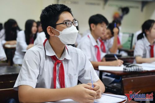 'Đồng phục không giúp học sinh nghèo bớt mặc cảm!'
