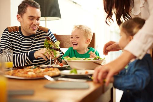 Tác dụng 'không tưởng' khi bố mẹ ăn tối cùng con cái