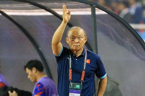 Sân Thammasat, 'đất lành' của HLV Park Hang Seo