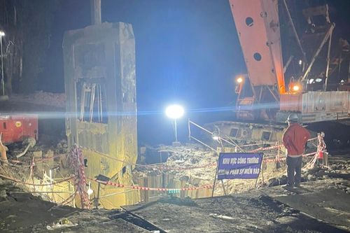 Vụ bé Hạo Nam: 1/3 trụ bê tông nơi bé trai bị mắc kẹt đã được cắt đưa lên
