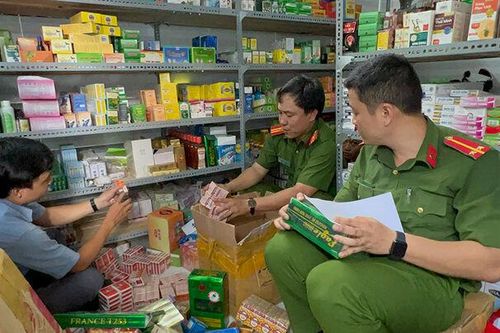 Công an Long Xuyên phát hiện điểm tập kết thuốc đông, tây y không rõ nguồn gốc