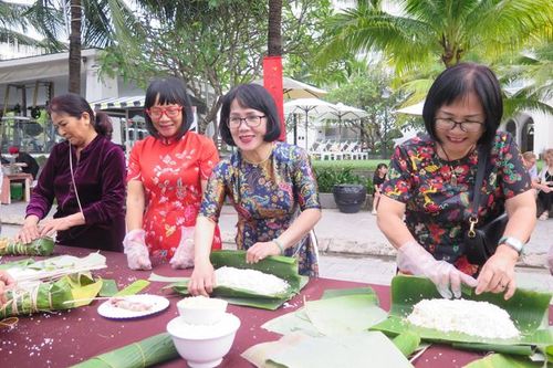 Khu du lịch Champa Island Nha Trang: 'Nấu bánh Tét - Trở về Tết xưa'