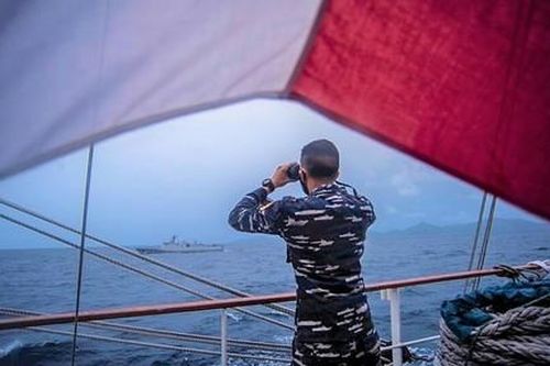 Indonesia điều tàu chiến giám sát tàu Trung Quốc trên Biển Đông