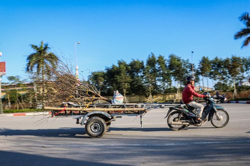 Nghề 'chở Tết' đắt khách những ngày cuối năm