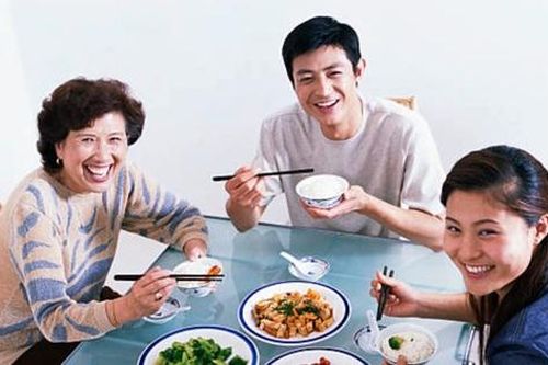 Mẹ chồng thông thái: 'Làm khổ con dâu là làm khó con trai, không cần thiết'