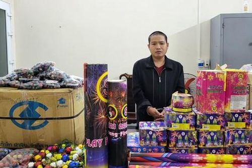 Bắt 4 đối tượng buôn bán pháo nổ, tàng trữ vũ khí, ma túy