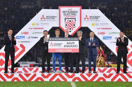 Theerathon Bunmathan muốn VAR áp dụng ở AFF Cup