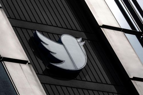 Nhân viên Twitter than phiền văn phòng nhiều gián