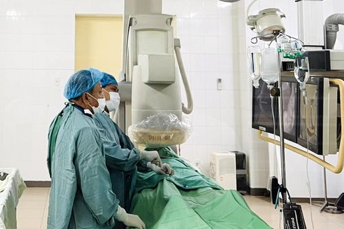 Cứu sống nữ bệnh nhân 69 tuổi bị vỡ giả phình động mạch gan