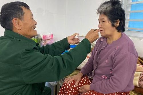 Ấm lòng những suất cháo tình thương