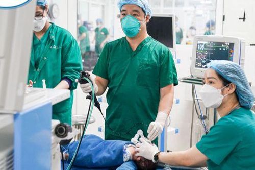 Cảnh báo trẻ hóc dị vật dịp Tết