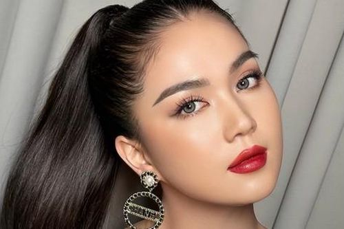 Chán mặc hở, 'Nữ hoàng nội y' gây choáng khi tuyên bố thích tát một 'sao nữ đình đám'