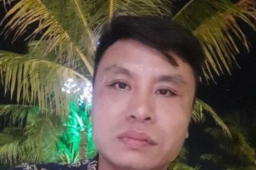 Tài xế lao xe ô tô vào nhóm người sưởi ấm trên vỉa hè bị bắt