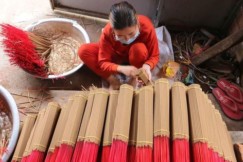 Làng hương cổ tất bật vào vụ Tết