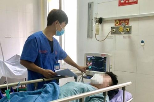 Thanh niên 18 tuổi sốc phản vệ sau tiêm thuốc tại phòng khám tư