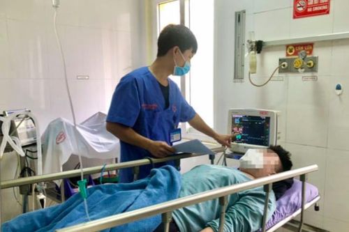 Người đàn ông bị sốc phản vệ sau khi tiêm thuốc giảm đau tại phòng khám tư