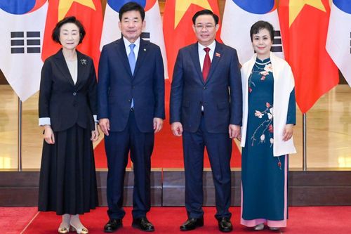 Chủ tịch Quốc hội và phu nhân chủ trì lễ đón Chủ tịch Quốc hội Hàn Quốc