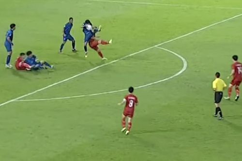 ĐT Việt Nam có mất penalty trước Thái Lan?; Thái Lan vô địch AFF Cup bằng cả Việt Nam, Singapore, Malaysia cộng lại
