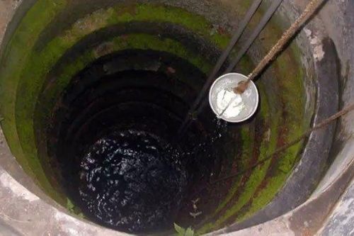 Phát hiện mẹ 19 tuổi và con hơn 3 tháng tuổi tử vong dưới giếng