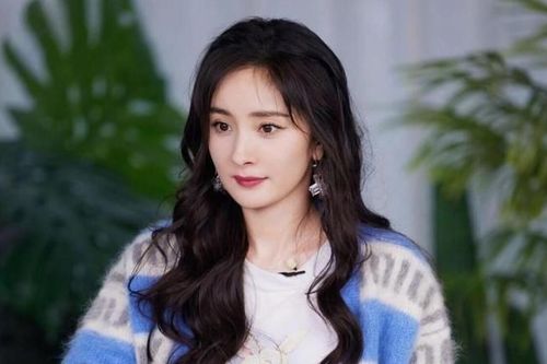 Nhân viên của Dương Mịch đăng clip mở quà Tết, vô tình tiết lộ luôn việc bà chủ đã rời Gia Hành