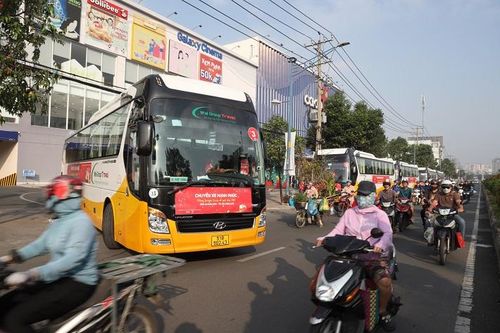 Saigon Co.op khởi hành 'Chuyến xe hạnh phúc' đưa người dân về quê đón Tết