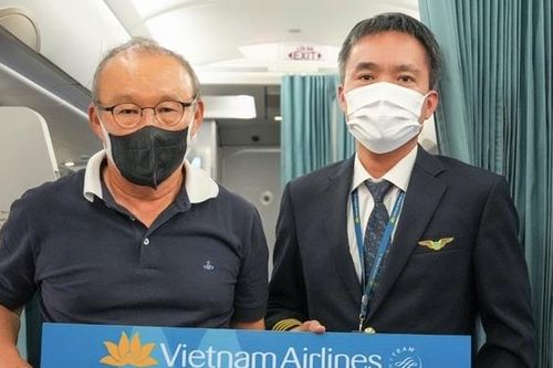 Vietnam Airlines tri ân huấn luyện viên Park Hang Seo vé bay Thương gia trọn đời giữa Hàn Quốc và Việt Nam
