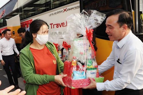 Những chuyến xe ấm tình dịp Tết